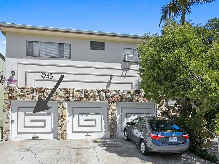 943 6th Street in Santa Monica - North of Wilshire and only 6 blocks to the beach! — Photo 16