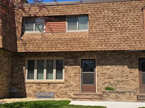 1402 E Gateway Cir S APT H, Fargo, ND 58103