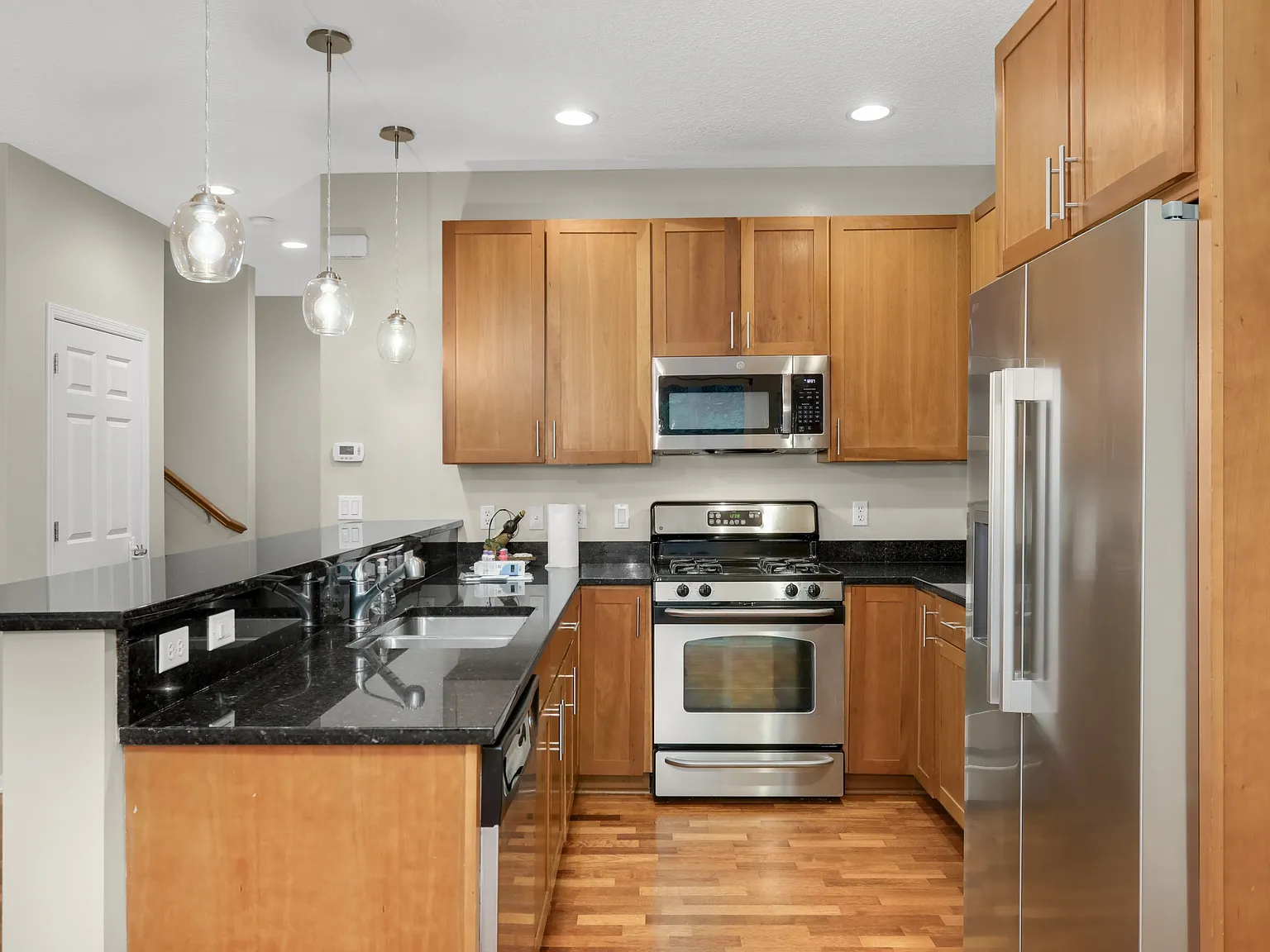 4 bed, 2950 sqft, $3,900 — Photo 4