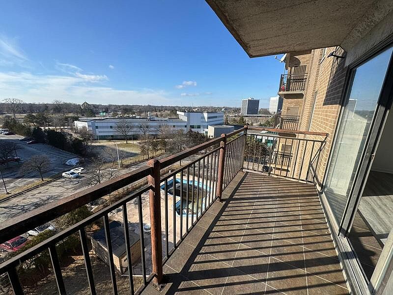 1st image of 16400 N Park Dr APT 1-810
