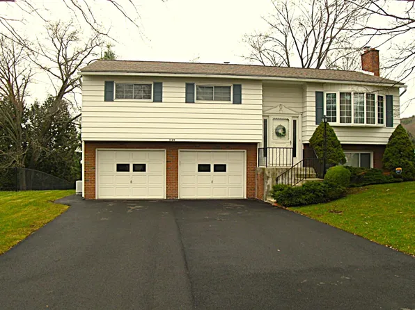 1129 Murray Hill Rd, Vestal, NY 13850