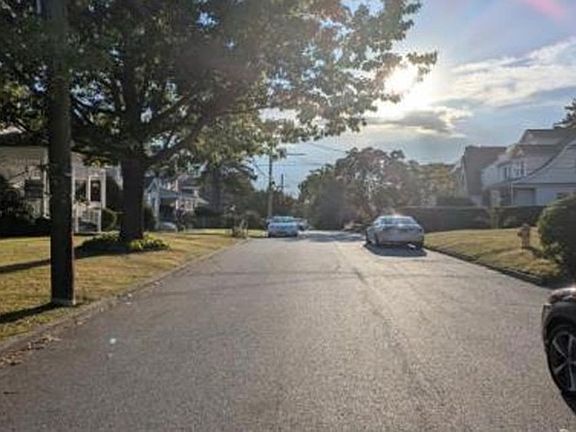 Exterior Neighborhood (street photo)