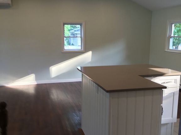 4th image of 14 Seymour Ave