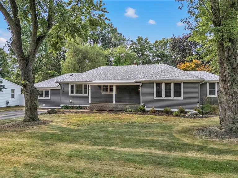 37721 Grantland St — Photo 2