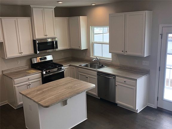 3rd image of 818 Theda Dori St #5B