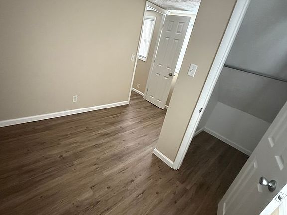 5th image of 223 S McKinley Ave