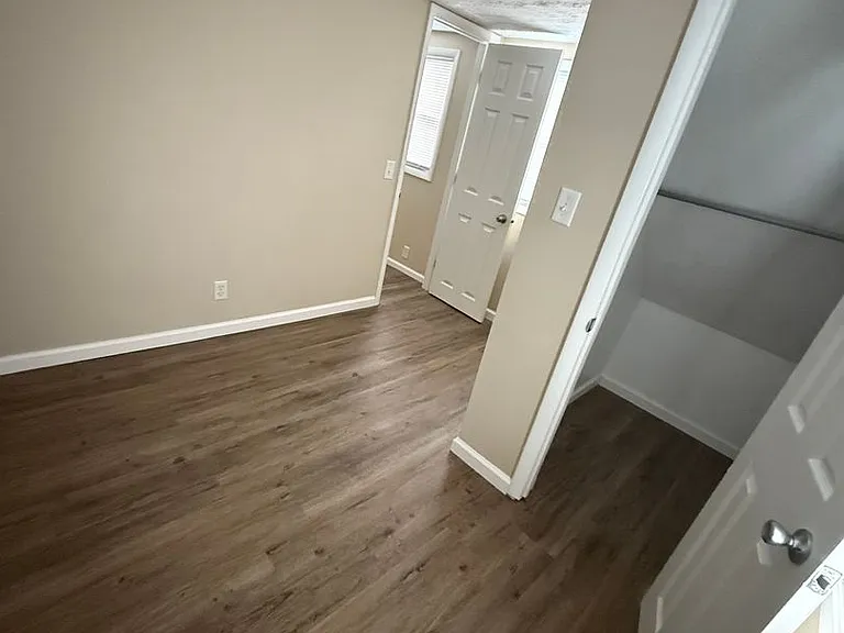 223 S McKinley Ave — Photo 5