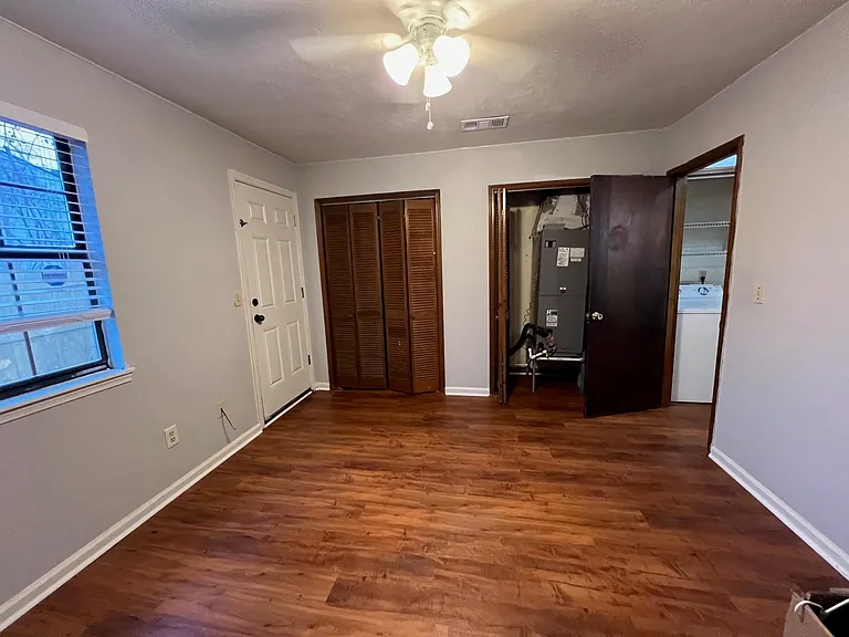 218 White Dr #D — Photo 11