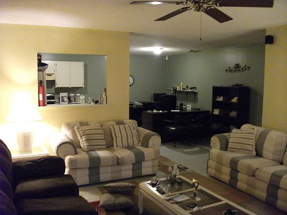 3rd image of 4314 Woodstock Dr APT D