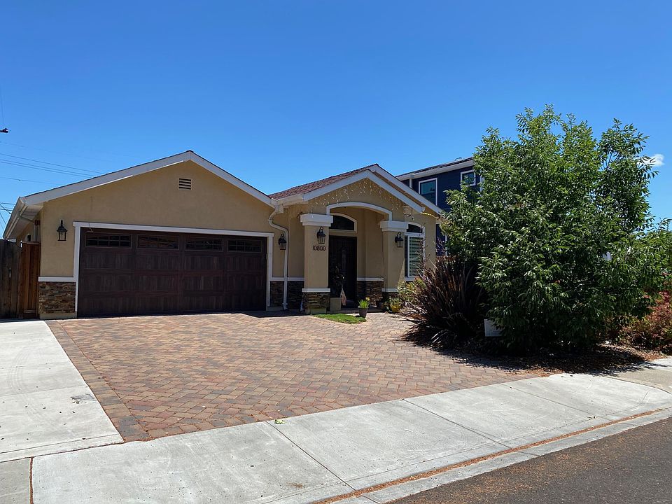 10800 Minette Drive, Street View