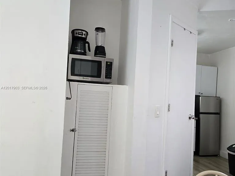109 SE 9th St #6 — Photo 3