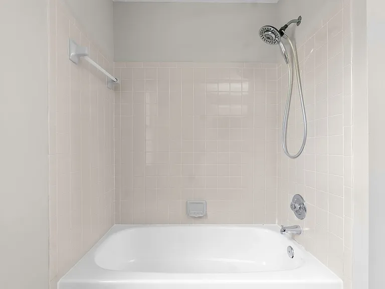 12205 Saint Peter Ct — Photo 9