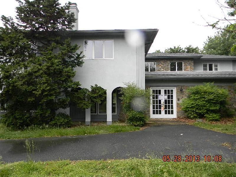 1st image of 140 Eareckson Ln