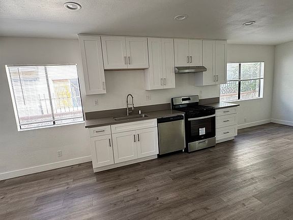 3rd image of 6506 Balboa Blvd