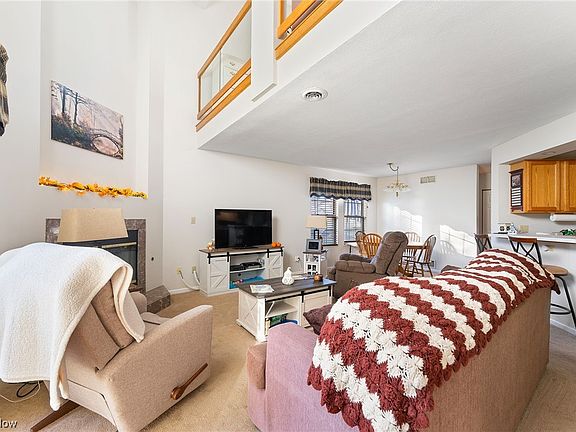 5th image of 201 S Aspen Ct Unit 4