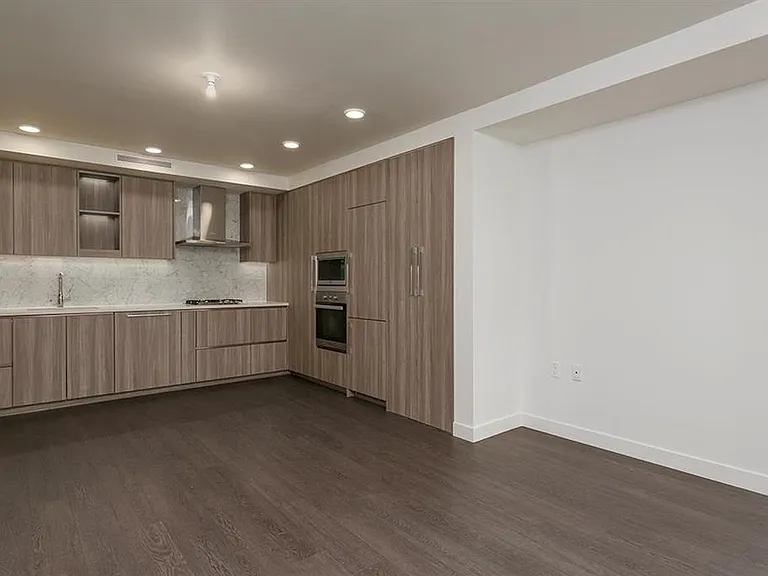 455 SW Marine Dr #707 — Photo 3