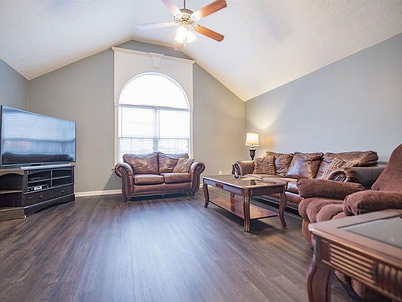 4th image of 209 Saddlewood Dr