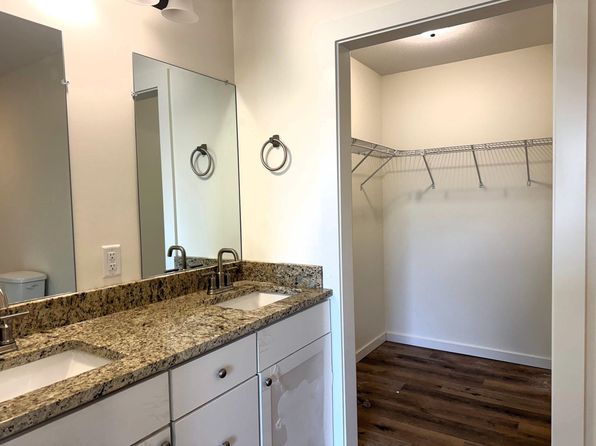 1200 Harbor Dr, Salina, KS 67401