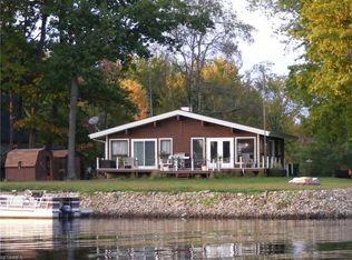 2570 Damvue Dr, Roaming Shores, OH 44084