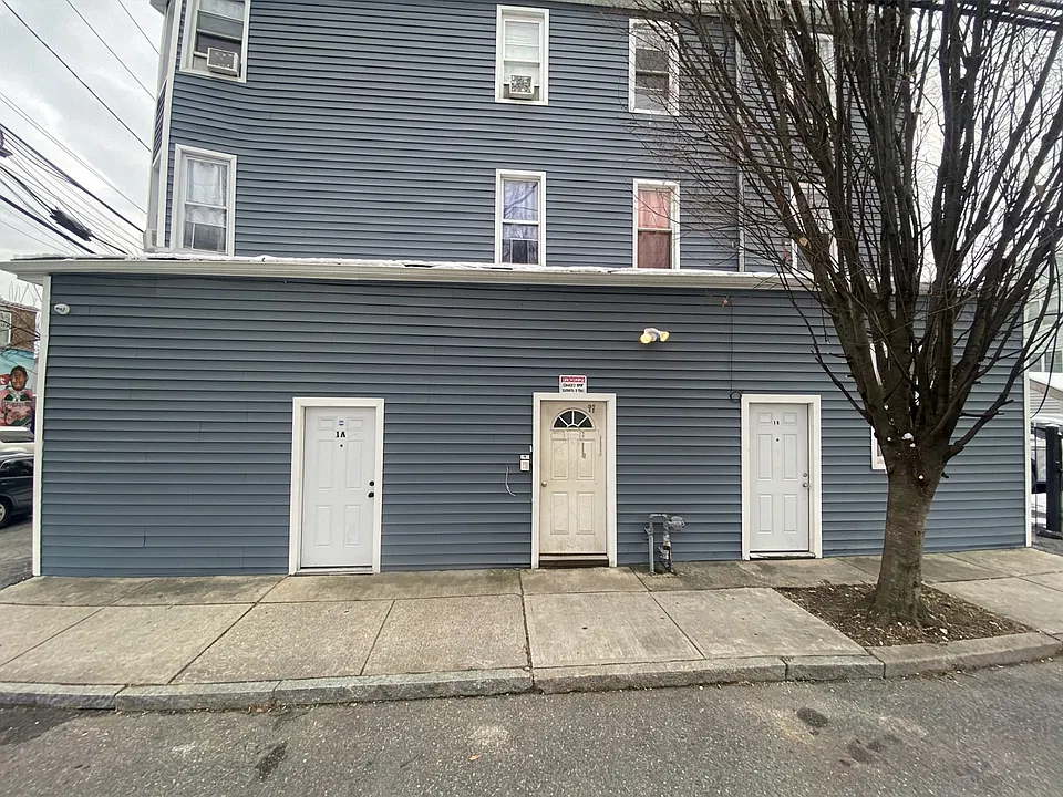92 Clinton Pl #2B