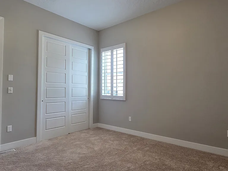 875 E 1400 S — Photo 22