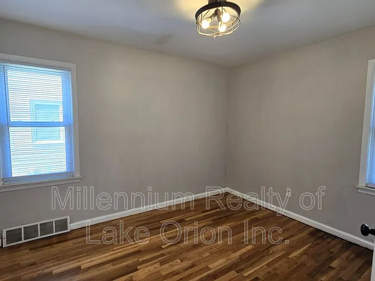 136 W Princeton Ave — Photo 17