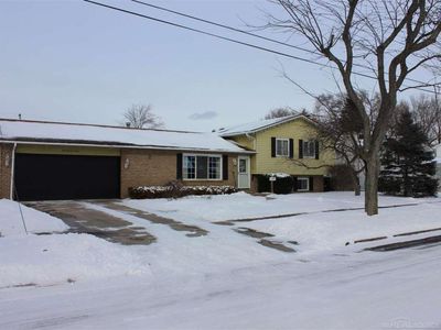 2003 Garside Dr, Essexville, MI, 48732