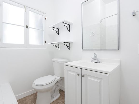 5th image of 532 N Genesee Ave #532