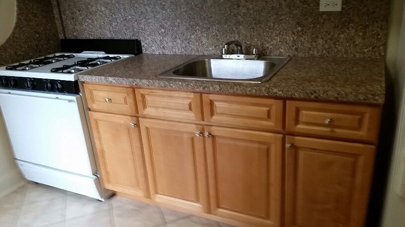 2nd image of 2611 W 2nd St APT 4B