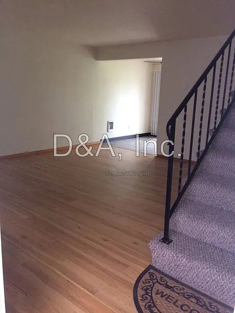 2 bed, 1.0 bath, 816 sqft, $1,595 — Photo 2