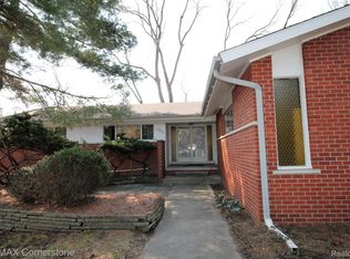 32915 Blossom Ct, Beverly Hills, MI 48025