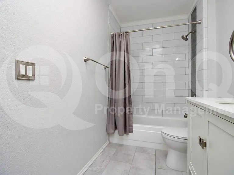 1931 N Camino Alicante — Photo 15