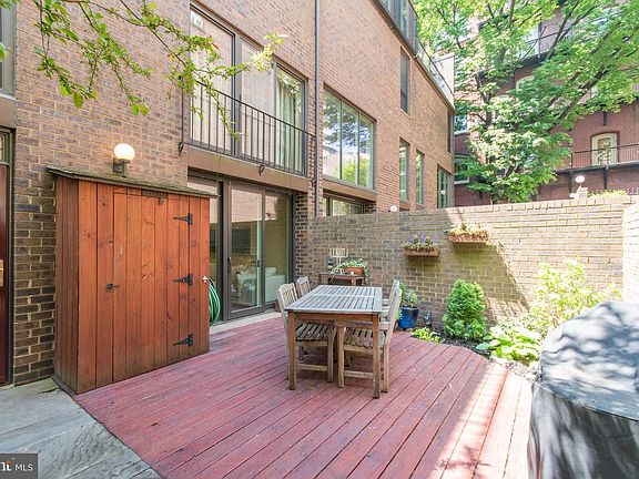 2nd image of 27 Saint James Ct #39