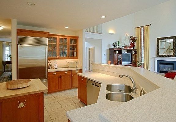 5th image of 210 Marina Dr