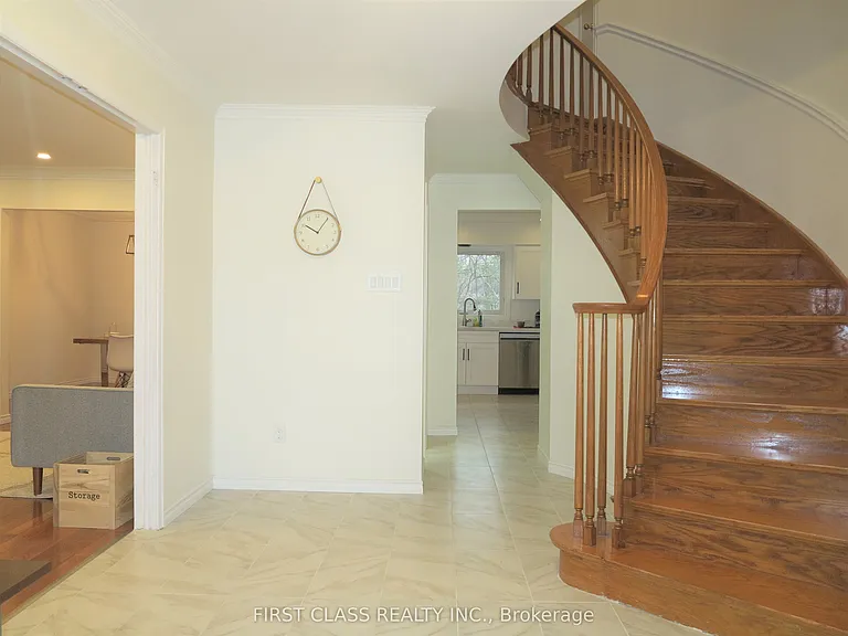 4 Meridene Cres E — Photo 4