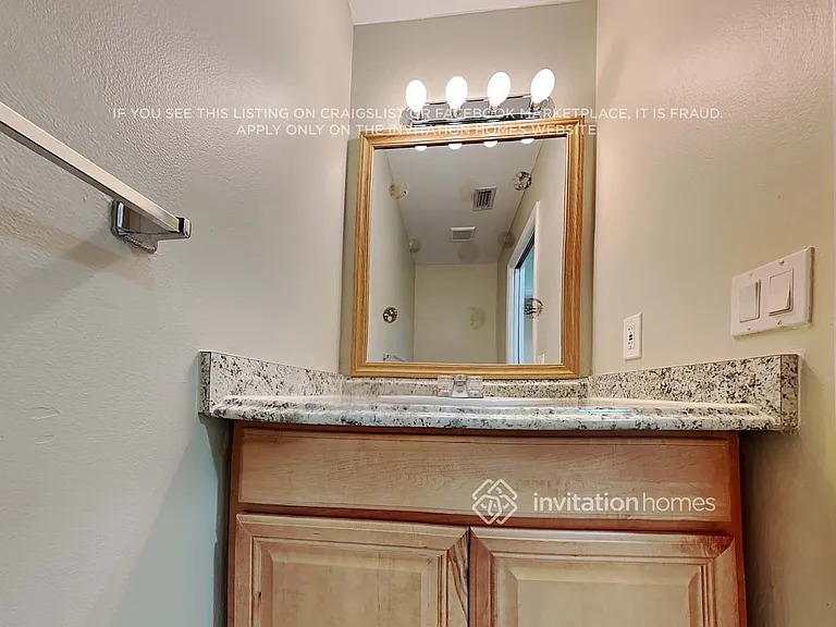 13325 Kingsbury Dr — Photo 17