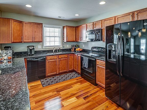 4th image of 2917 Greenway Ave