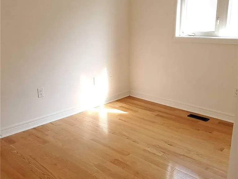 267 Hammersly Blvd — Photo 12