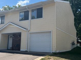 3243 Valley Ridge Dr, Eagan, MN 55121