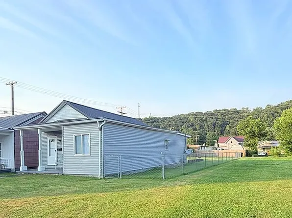903 S 7th St, Ironton, OH 45638