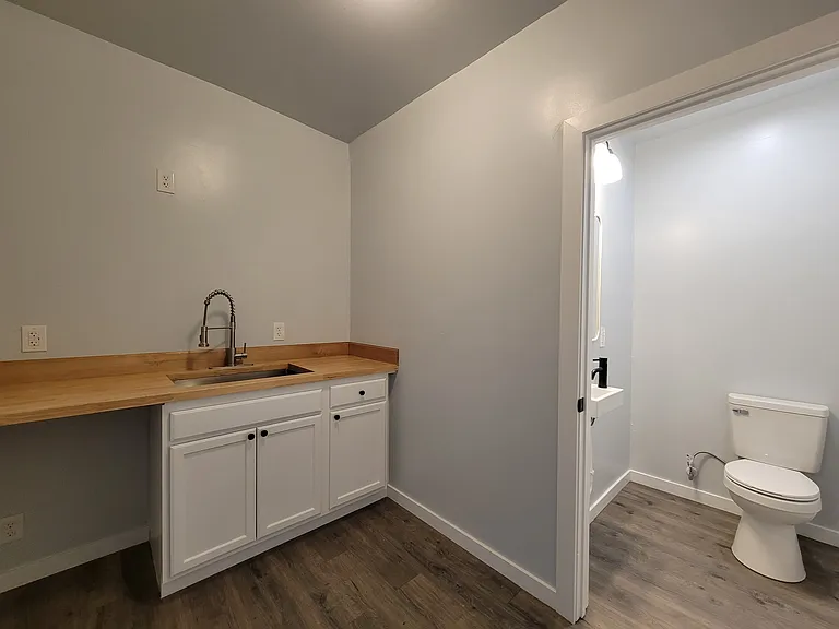 311 NW Kerron St — Photo 10