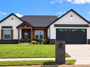 680 White Oak St, Gentry, AR 72734