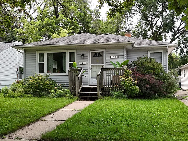 1905 Schlimgen Ave — Photo 2
