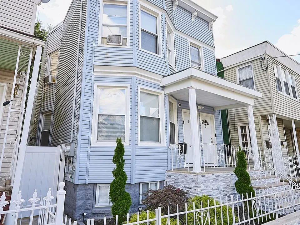 23 Bostwick Ave #2
