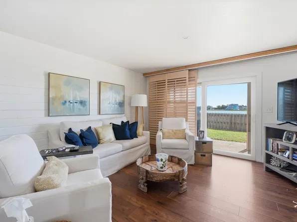 2701 Bayhouse Dr, Rockport, TX 78382