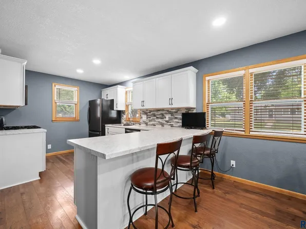 923 N Spring St, Luverne, MN 56156