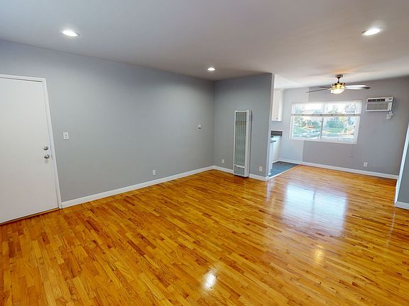 3rd image of 626 Kew St APT 8