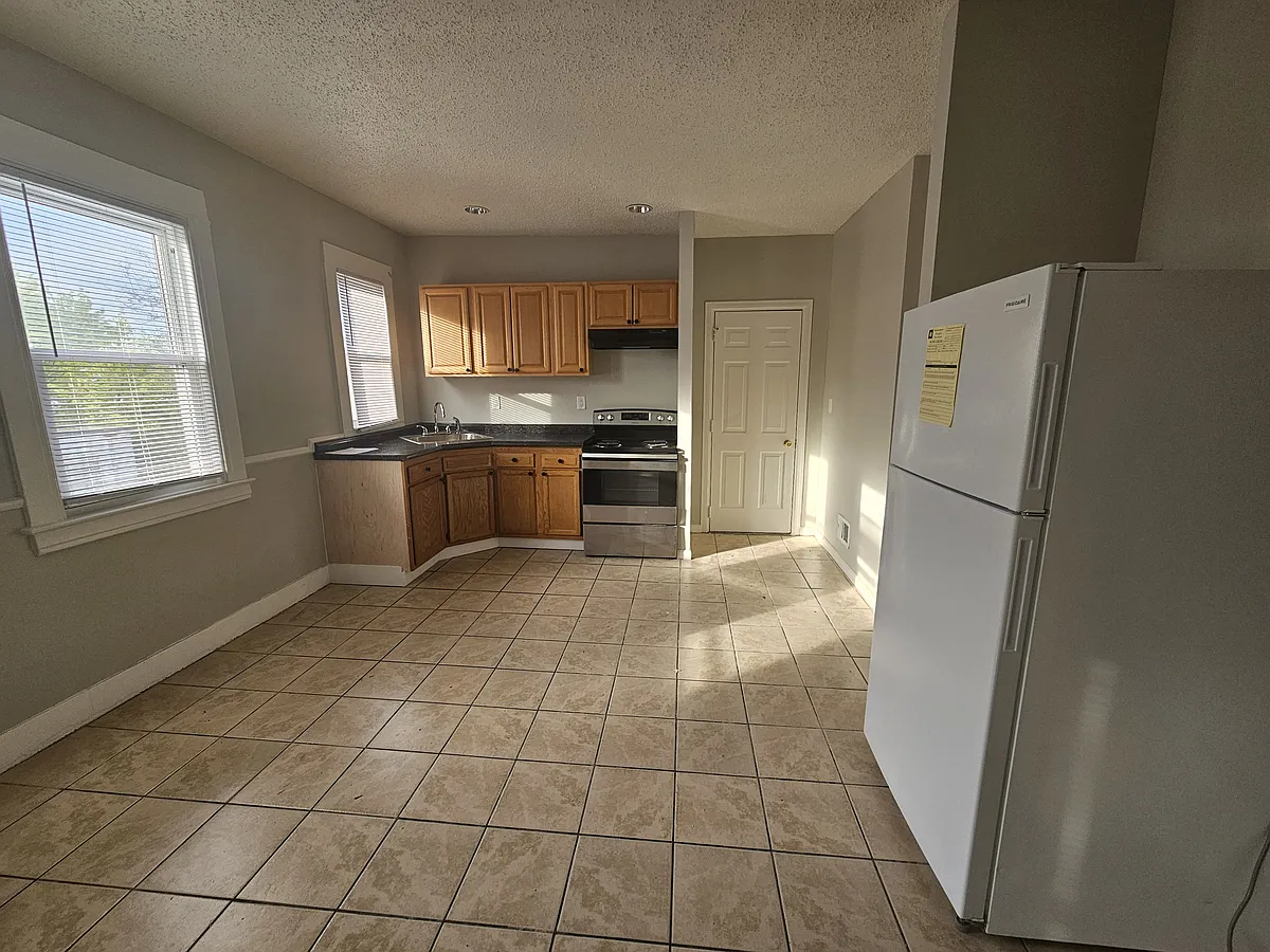 Building Photo - 649 1st Ave #2C