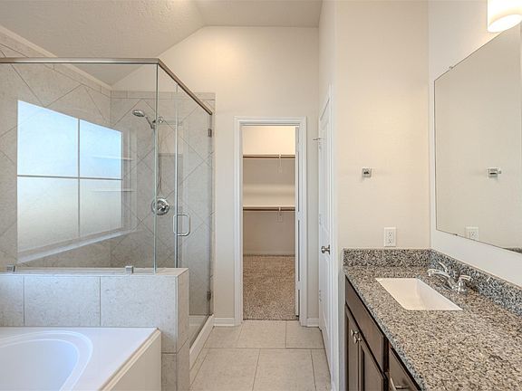 4th image of 1012 Old Vine Rd