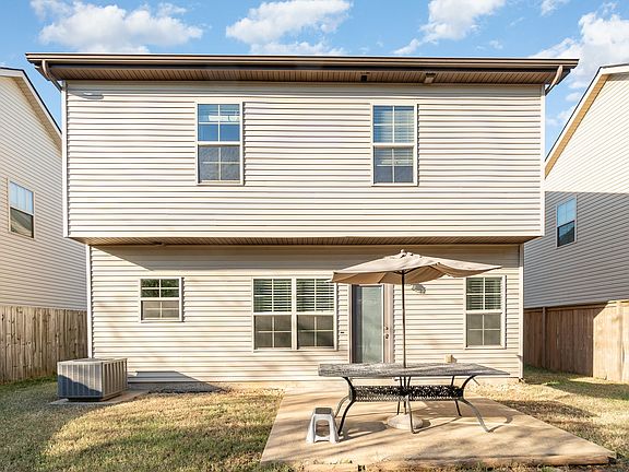 3rd image of 1822 Warmingfield Dr